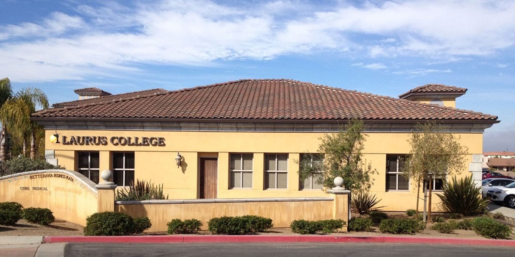 Photo of the Laurus College building in Santa Maria that houses the administrative offices